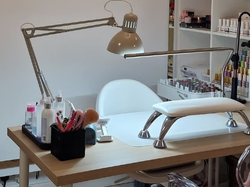 How to Become a Nail Artist: Your Step-by-Step Guide